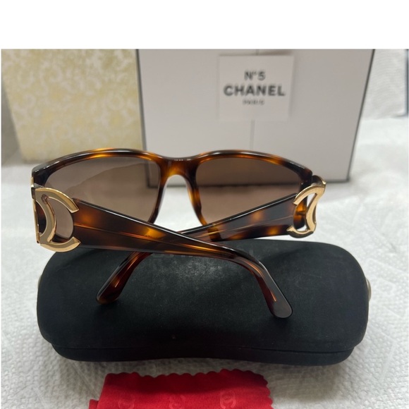 Authentic Beautiful CHANEL COCO MARK SUNGLASSES - Picture 2 of 9